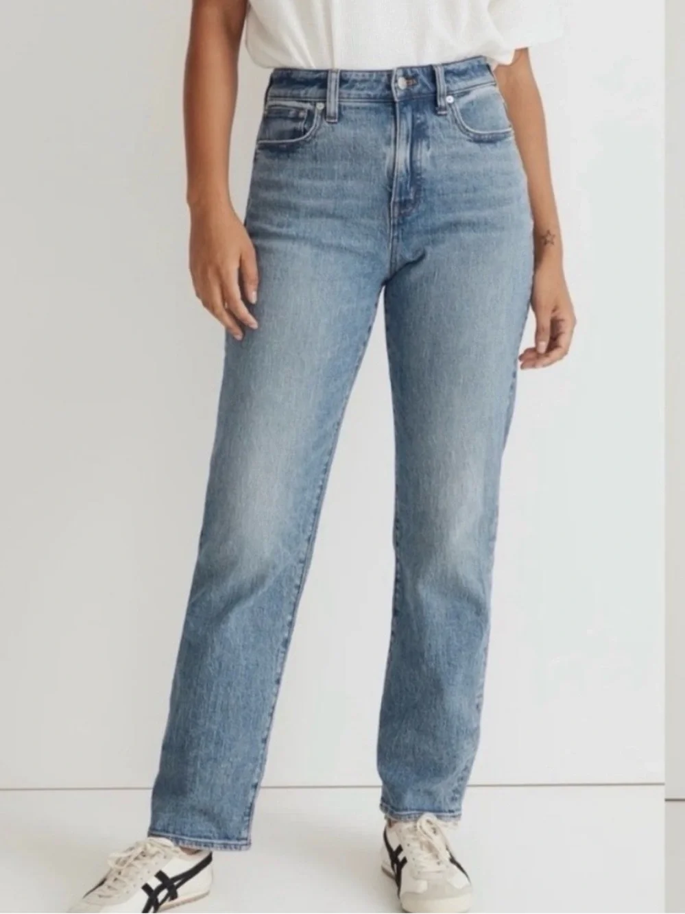 Madewell Curvy 90s Straight Leg Jeans in Light Blue Denim - Picture 1 of 12